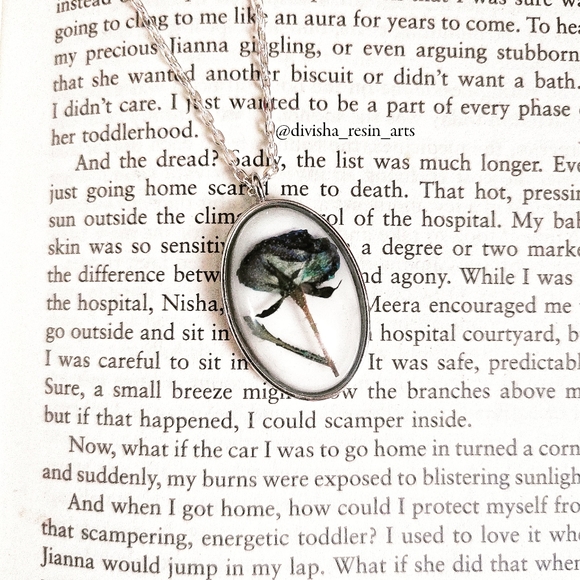 Jewelry - Dried mini rose resin pendant with silver chain